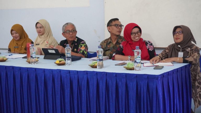 Jajaran Pengawas SMP Lakukan Supervisi di SMPN 16 Purworejo